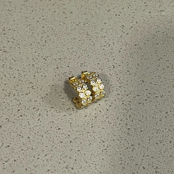 Mini hoop studs - Picture 1 of 3